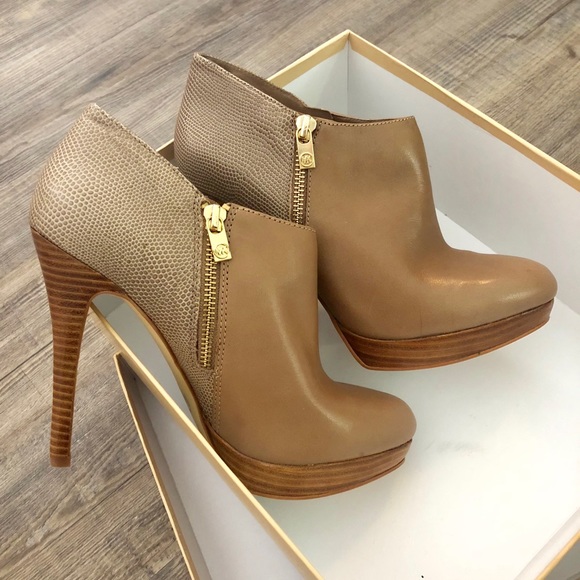 Shoes - Picture 5 of 8